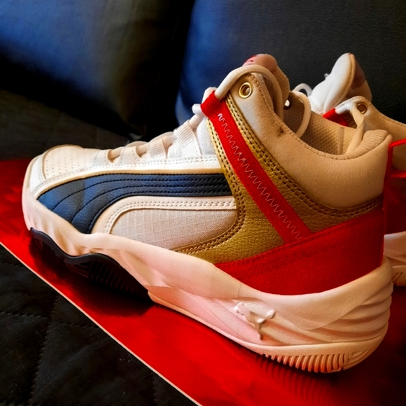 Puma Soft foam leather boots size 6,5 $50 used 2 time - Picture 6 of 7